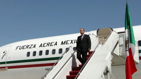 Drug gangs once threatened to bring down Mexico's executive airliner when former President Felipe Calderon was on board. cuao-avion-presidencial