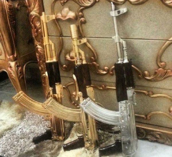 Bling bling: Serafin's gold and silver plated AK-47s. BO3RpDnCUAAm9Ma