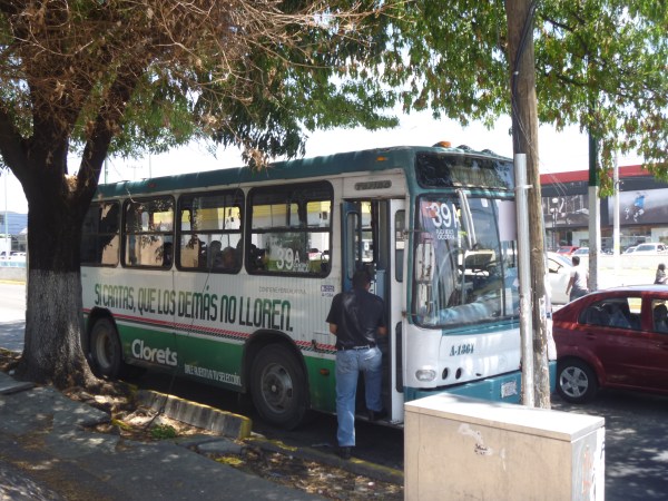 Passengers in Guadalajara complain of high prices, poor service and unsafe conditions.