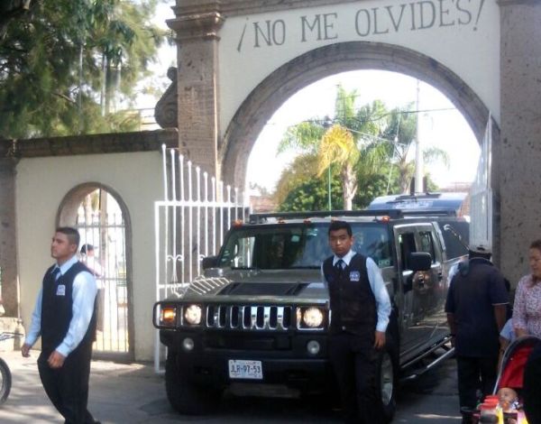 The funeral procession for one of the victims featured a chrome-and-black stretch Hummer hearse. Photo by Victor Hugo Ornelas.