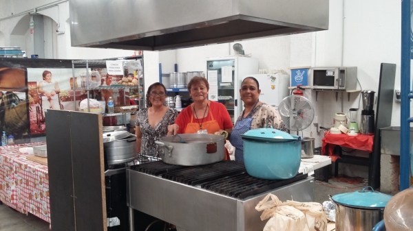 Volunteers cook meals for the migrants using ingredients donated by locals.
